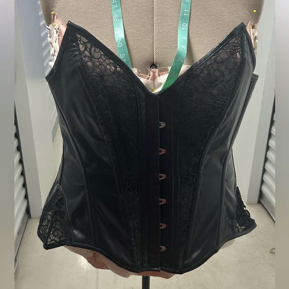 Elegant Black Lace Corset
